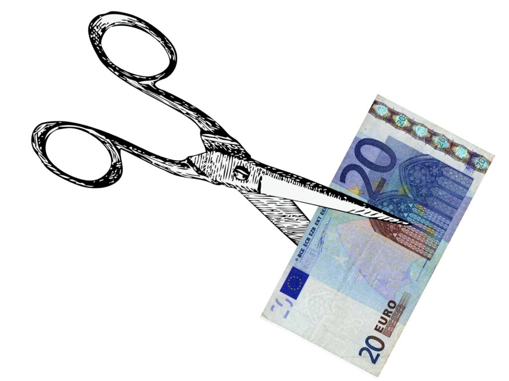 Bankovky nemôžu byť zničené zámerne, musíte preto doložiť písomné vysvetlenie, ako k ich poškodeniu došlo.