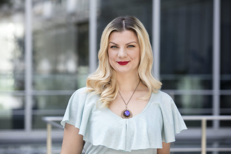 Martina Hudakova lektor