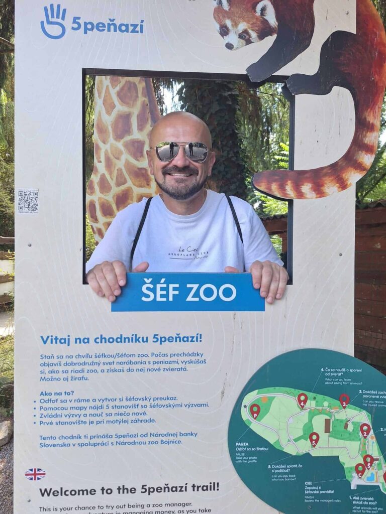 Foto kútik na vzdelávacom chodníku 5PEŇAZÍ #šéfujzoo